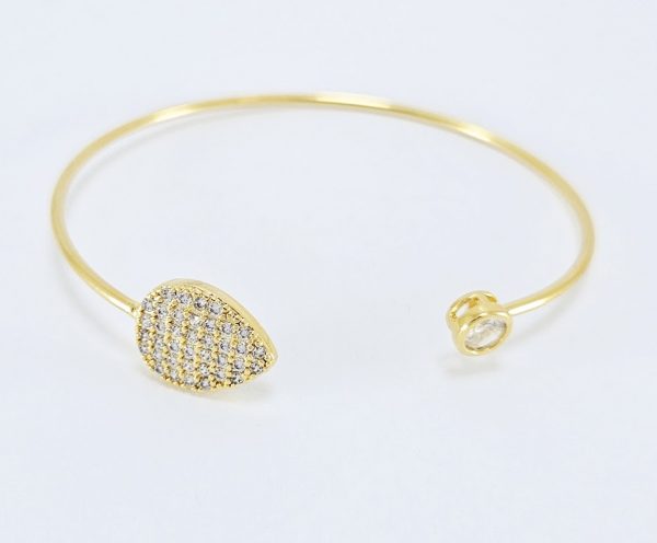 Bracelete fio dourado com gota cravejada e ponto de luz pedra cristal - Image 2