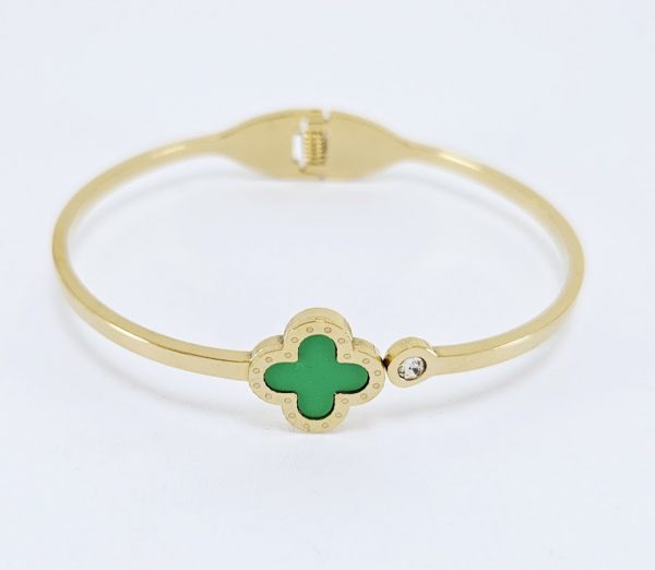 Bracelete com trevo verde e ponto de luz