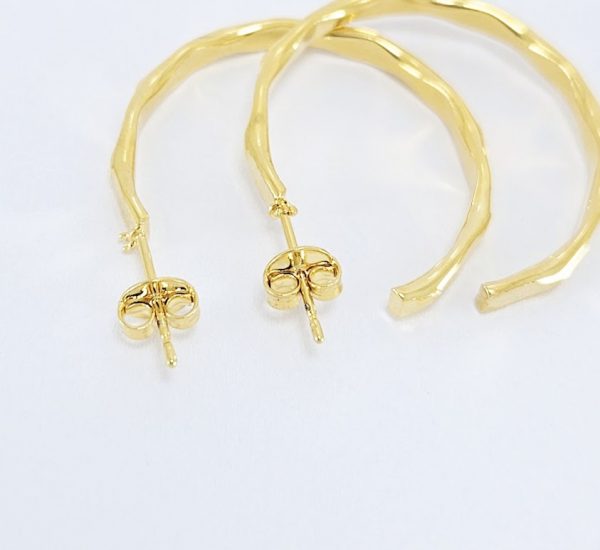 Argola com detalhes chapeado dourado - Image 2