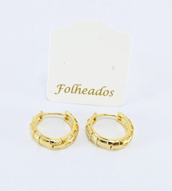 Argola fio detalhado dourado