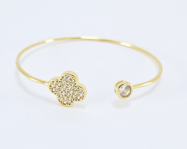 Bracelete fio dourado trevo cravejado e ponto de luz