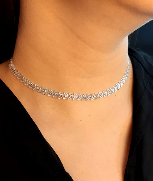 Choker setas detalhadas vazadas