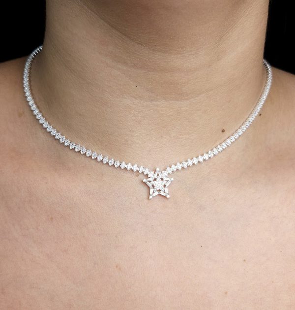 Choker pedras navete com estrela cravejada e detalhes vazado