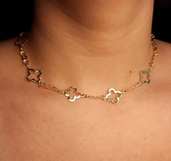 Choker elos dourado com trevo vazado liso