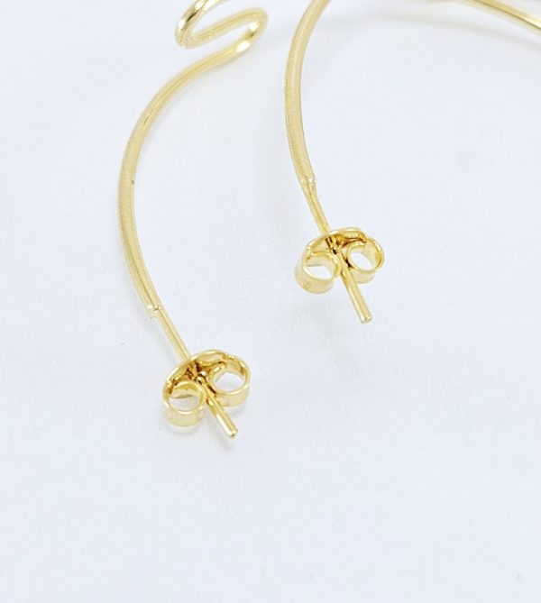 Argola fio dourado com detalhe ondulado - Image 3