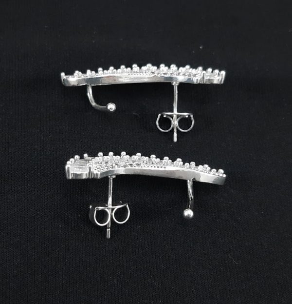 Brinco ear cuff estilo asas com pedras navete e detalhes fio prateado - Image 3