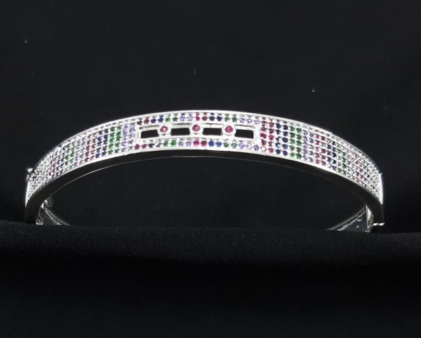 Bracelete cravejado em zircônia colorida detalhes vazado