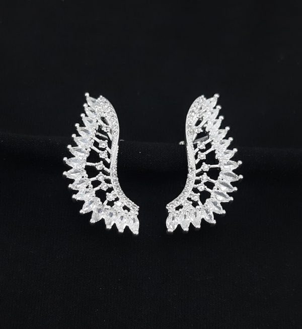 Brinco ear cuff estilo asas com pedras navete e detalhes fio prateado - Image 2