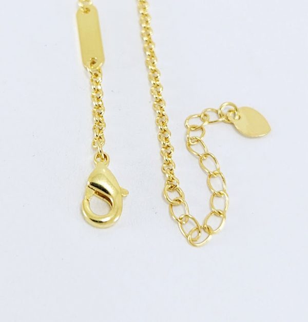 Pulseira com trevo branco detalhes dourado - Image 3