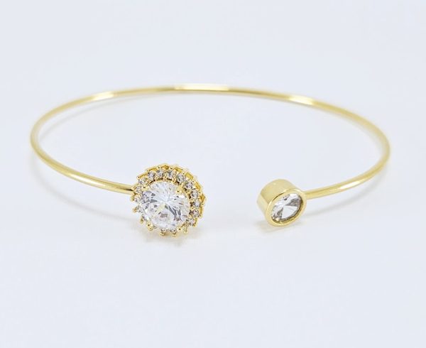 Bracelete fio dourado circulo cravejado com pedra cristal e ponto de luz