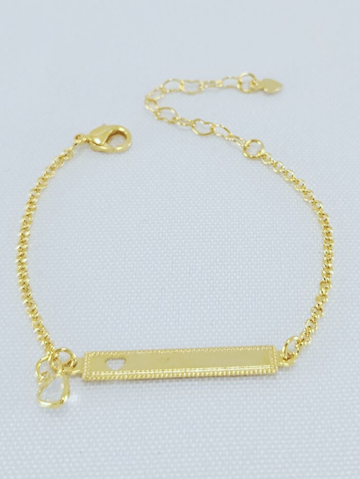 Pulseira infantil com placa coração vazado com pedra cristal