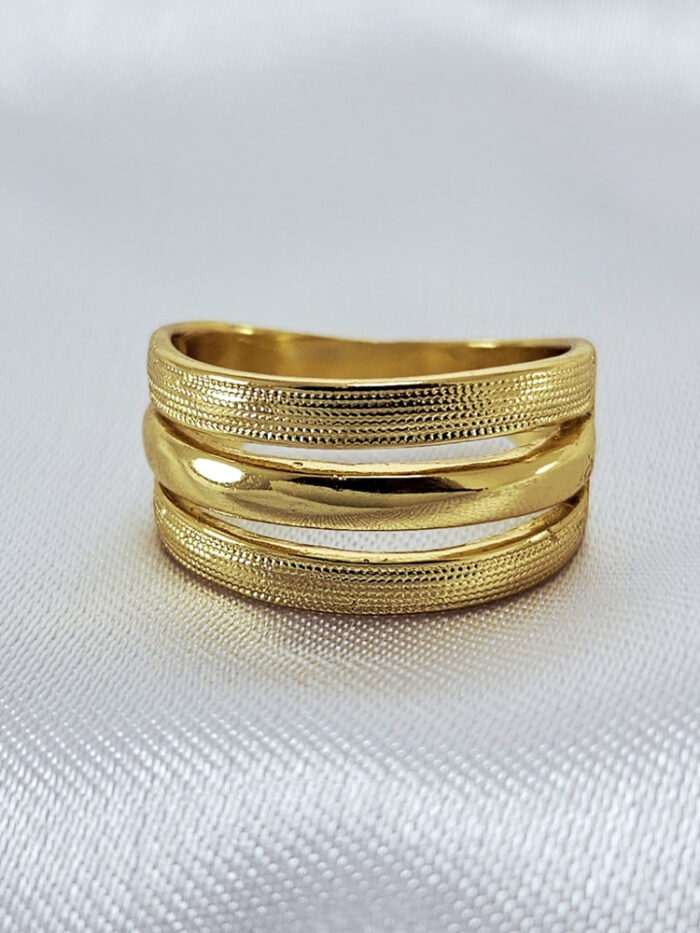 Anel três fios liso e detalhado