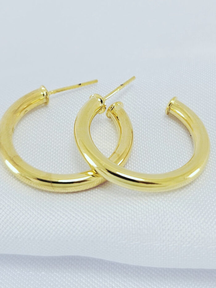 Argola tubo liso dourado