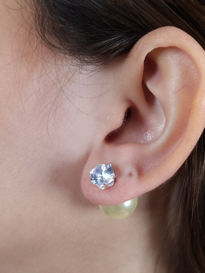 Brinco duor pedra cristal com pérola