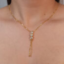 Gargantilha gravatinha com três pontos de luz