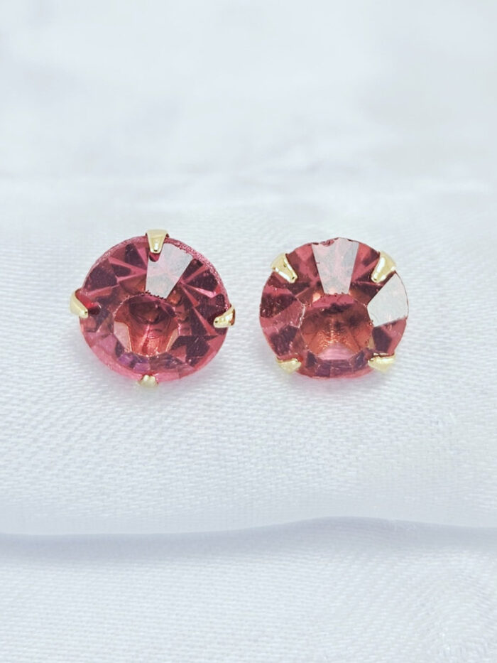 Brinco pedra rosa base dourada