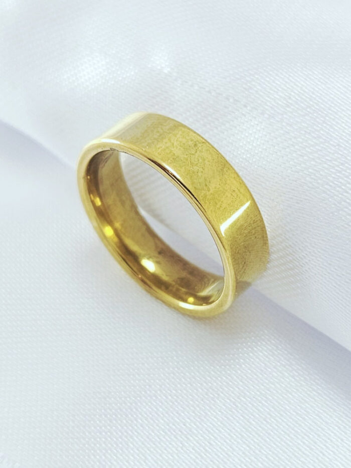 Aliança lisa quadrada