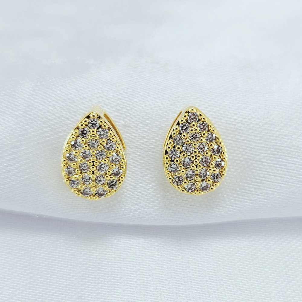 Brinco gota cravejada detalhe vazado