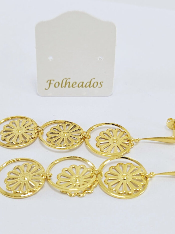 Brinco circulo com flor