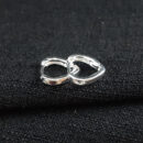 Brinco argola modelo coração