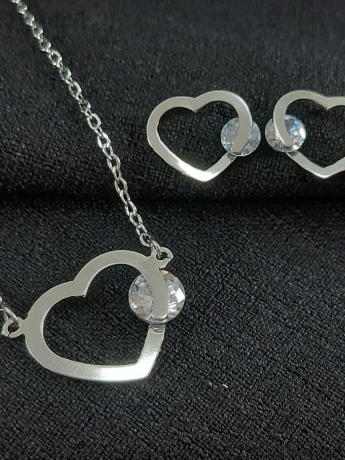 Conjunto coração vazado detalhe ponto de luz