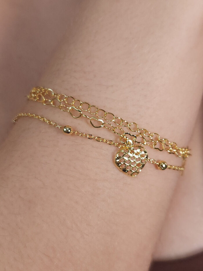 Pulseira tripla com detalhes vazados