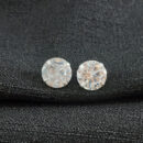 Brinco ponto de luz base prateada