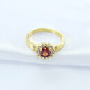 Anel com pedra laranja  detalhe cravejado