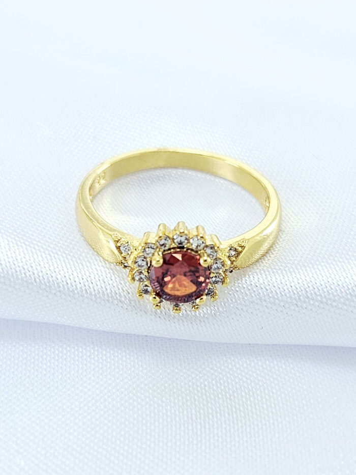 Anel com pedra laranja  detalhe cravejado