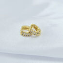 Argola cravejada com pedras cristal