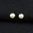 Brinco pérola base detalhada