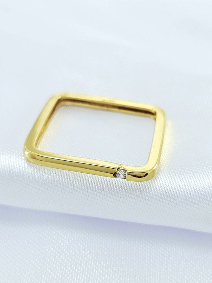 Anel quadrado liso com zircônia