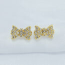 Brinco modelo laço cravejado