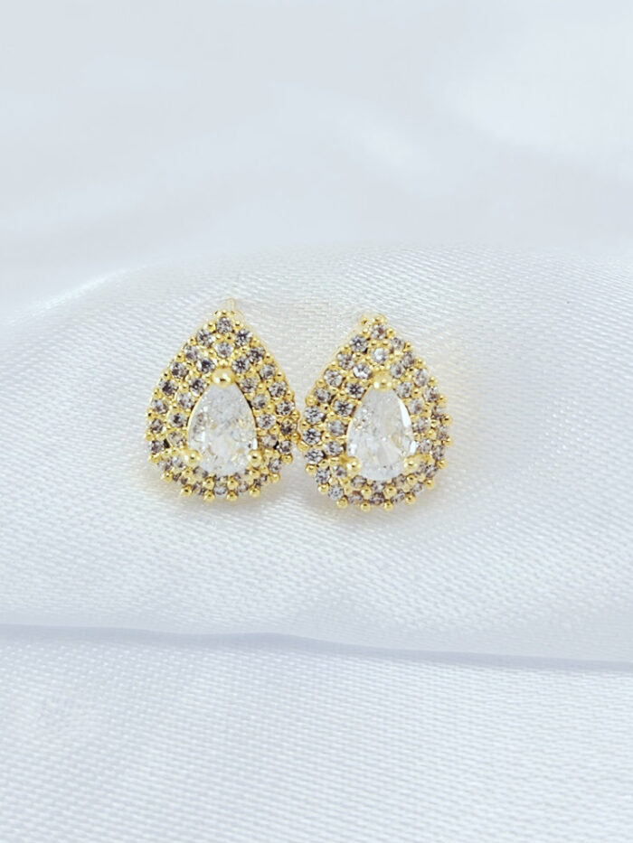 Brinco gota cravejada cristais