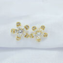 Brinco flor cravejado em zircônia