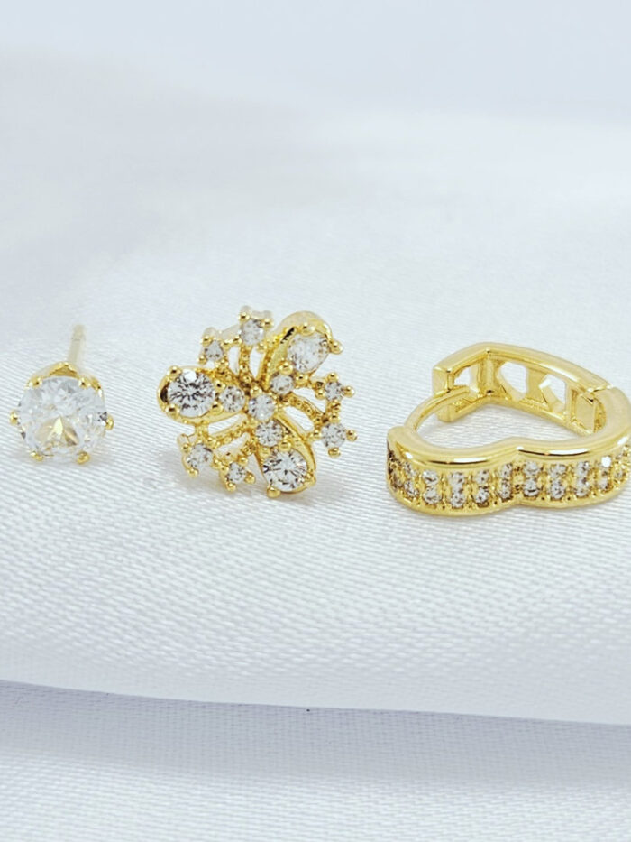 Trio de brincos ponto de luz, flor e argola coração