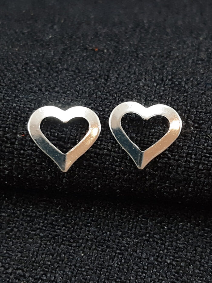 Brinco coração vazado