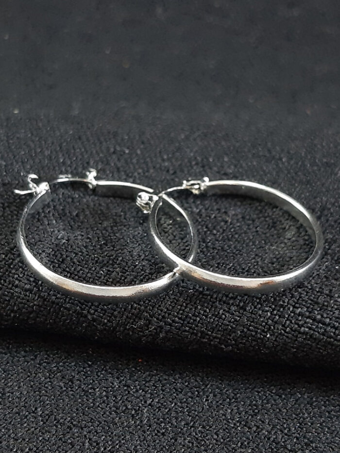 Brinco argola fio boleado prateado
