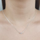 Gargantilha com bola prateada