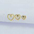 Brinco trio coração vazado detalhe em pedra cristal