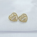 Brinco fio coração cravejado com pedras baguete central