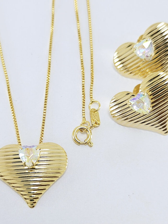 Conjunto coração detalhado pedra furta-cor