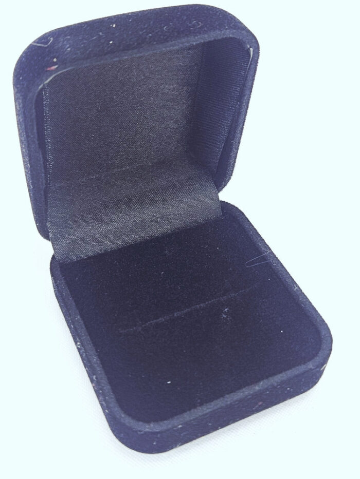 Caixinha para anel de veludo preto