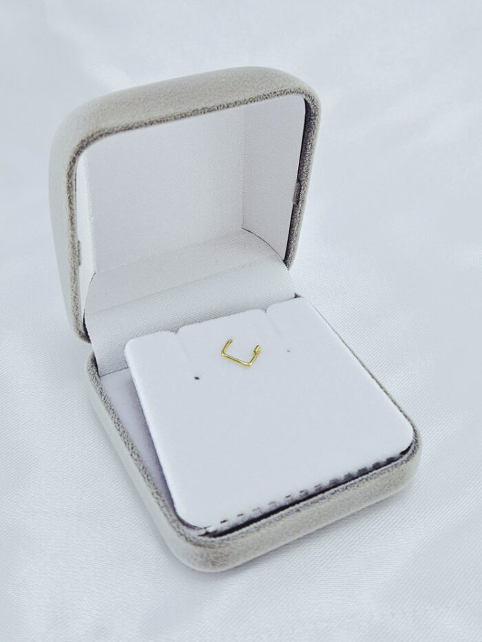 Caixa de veludo cinza para conjunto