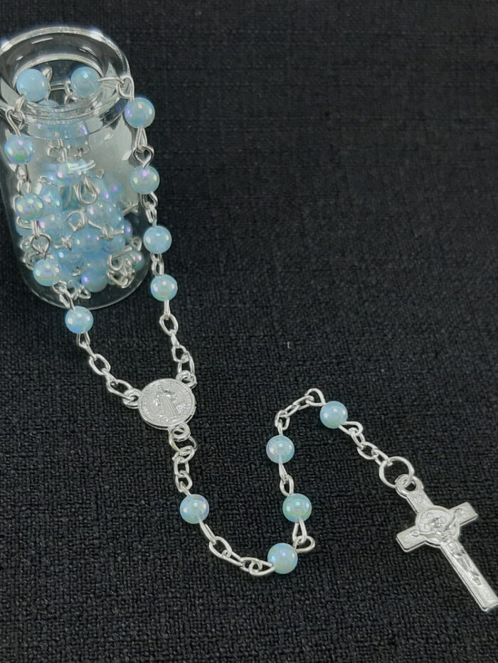 Terço com pedras e medalha de são bento