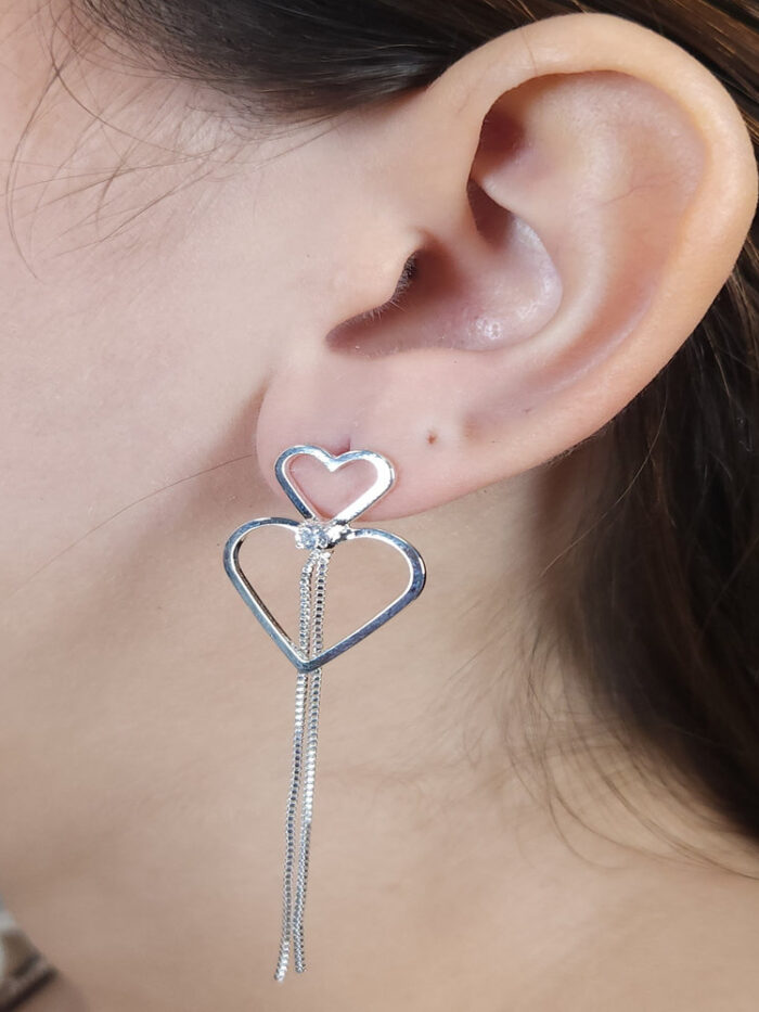 Brinco coração duplo e fio de veneziana pêndulo