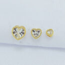 Trio de brinco coração com pedra cristal detalhado