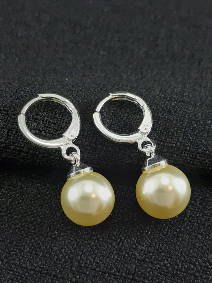 Brinco argolinha com pendulo pérola