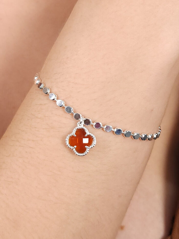 Pulseira trevo marrom  elos redondos