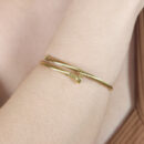 Bracelete prego detalhado